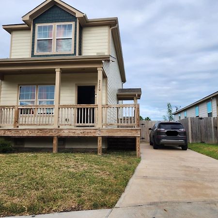 Spacious Villa Close To The Beach, 10 Sleeps 갤버스턴 외부 사진