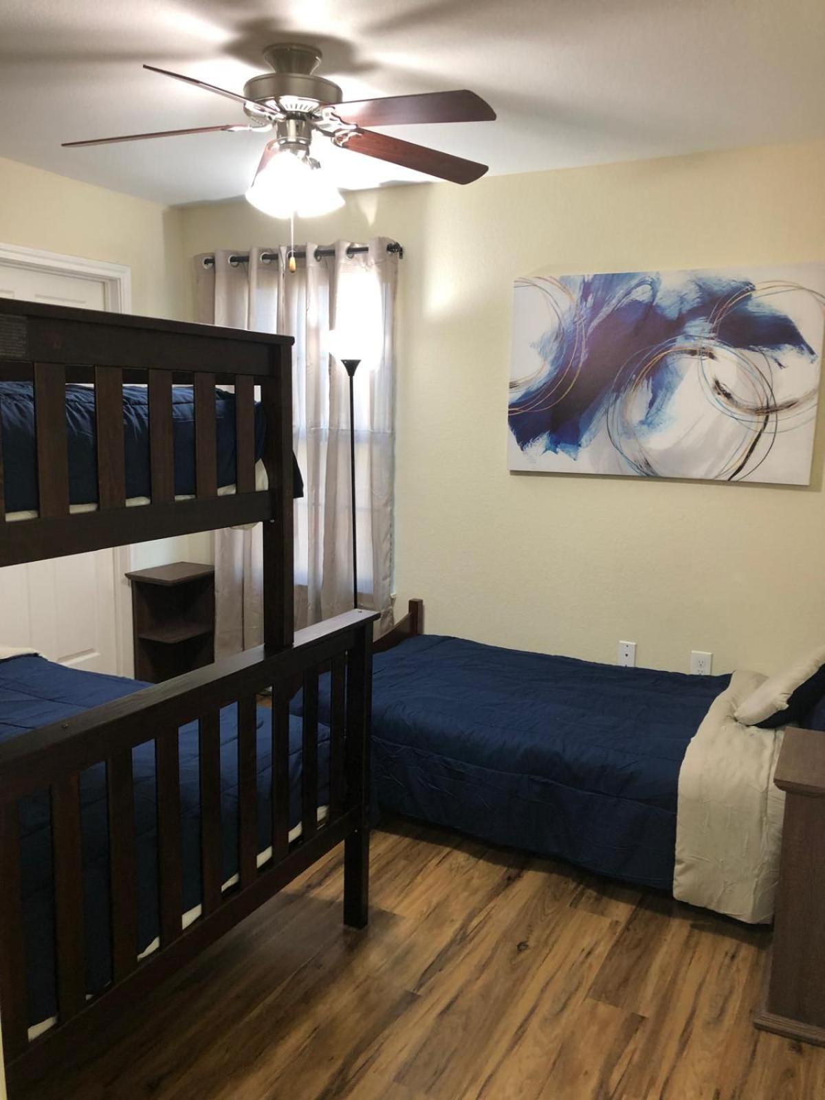 Spacious Villa Close To The Beach, 10 Sleeps 갤버스턴 외부 사진