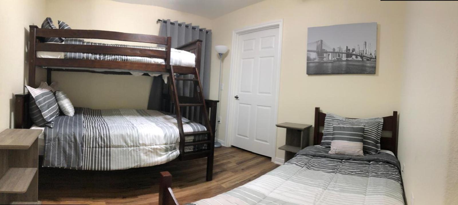Spacious Villa Close To The Beach, 10 Sleeps 갤버스턴 외부 사진